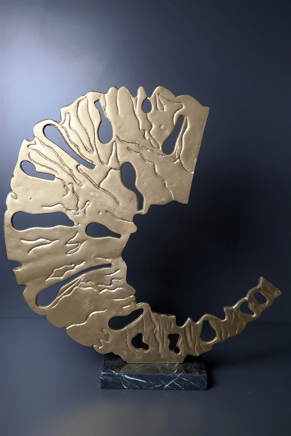 El Yapımı Dekoratif Obje Siyah Mermer Kaideli Gold Metal Pirinç  Desenli Yarım Ay Temalı Dekoratif Obje