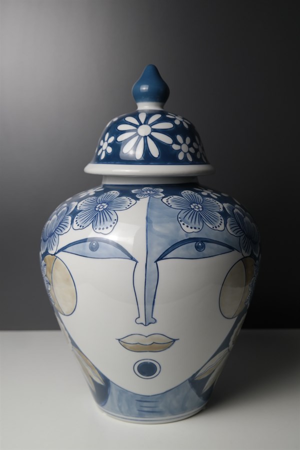 Mavi Çiçek Ve Göz Desenli Beyaz Seramik Küp 34 Cm Dekoratif Ev Aksesuarları