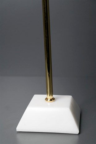 Beyaz Mermer Kaideli Gold Metal Gövdeli Beyaz Erkek Kabile Lideri Biblo 31 Cm Dekoratif Ev Aksesuarları