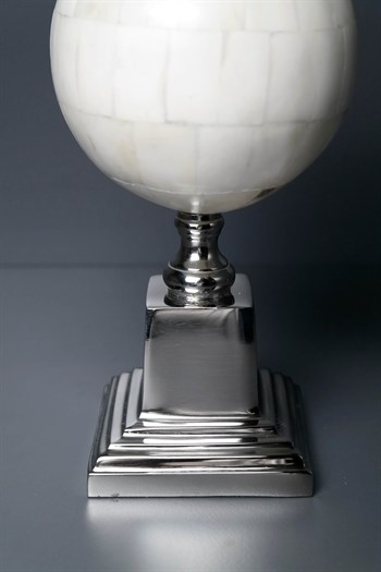 Beyaz Yuvarlak Dekoratif Obje Gümüş Kaplama Kaideli 25 Cm Dekoratif Obje
