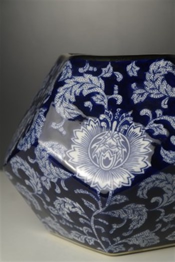 Blue Blanc Çiçek Desenli Beşgen Porselen Vazo 20 Cm Dekoratif Vazo