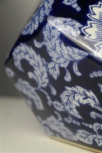 Blue Blanc Çiçek Desenli Beşgen Porselen Vazo 20 Cm Dekoratif Vazo