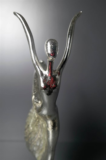 El Yapımı Dekoratif Obje Siyah Mermer Kaideli Gümüş Pirinç Metal Balerin Kız 42 Cm Dekoratif Obje