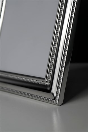 Gümüş Desenli Kalın Kenarlı Metal Resim Çerçevesi 11,5x16,5 Cm Dekoratif Ev Aksesuarları