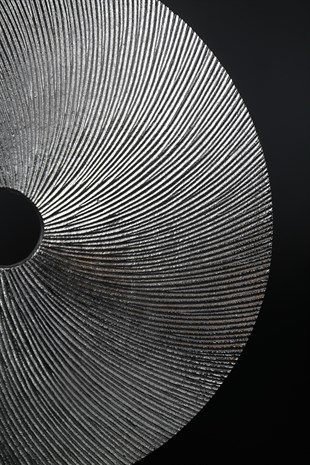 Gümüş Metal Yuvarlak Disk Siyah Kaideli Dekoratif Obje Küçük 47 Cm Dekoratif Ev Aksesuarları