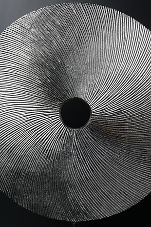 Gümüş Metal Yuvarlak Disk Siyah Kaideli Dekoratif Obje Küçük 47 Cm Dekoratif Ev Aksesuarları