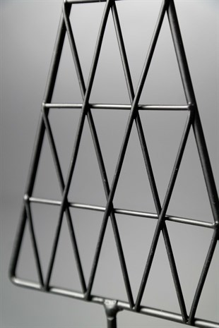 Siyah Üçgen Tasarımlı Mermer Kaideli Metal Dekoratif Obje V3 23 Cm Dekoratif Ev Aksesuarları